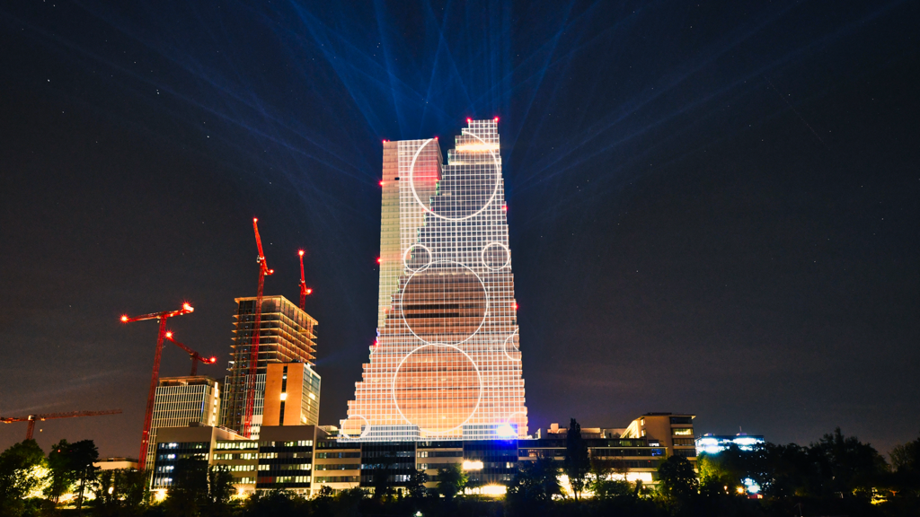 Roche 125 Jahre - Tower Projection_v3.png